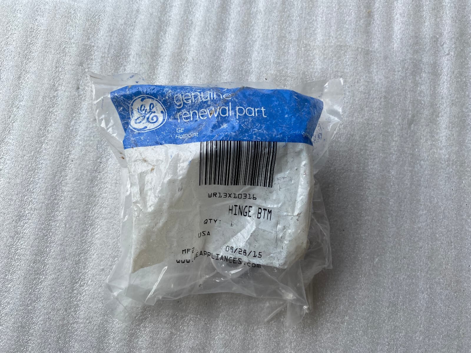 New Genuine OEM GE Refrigerator Door Hinge WR13X10316 — thumbnail 3
