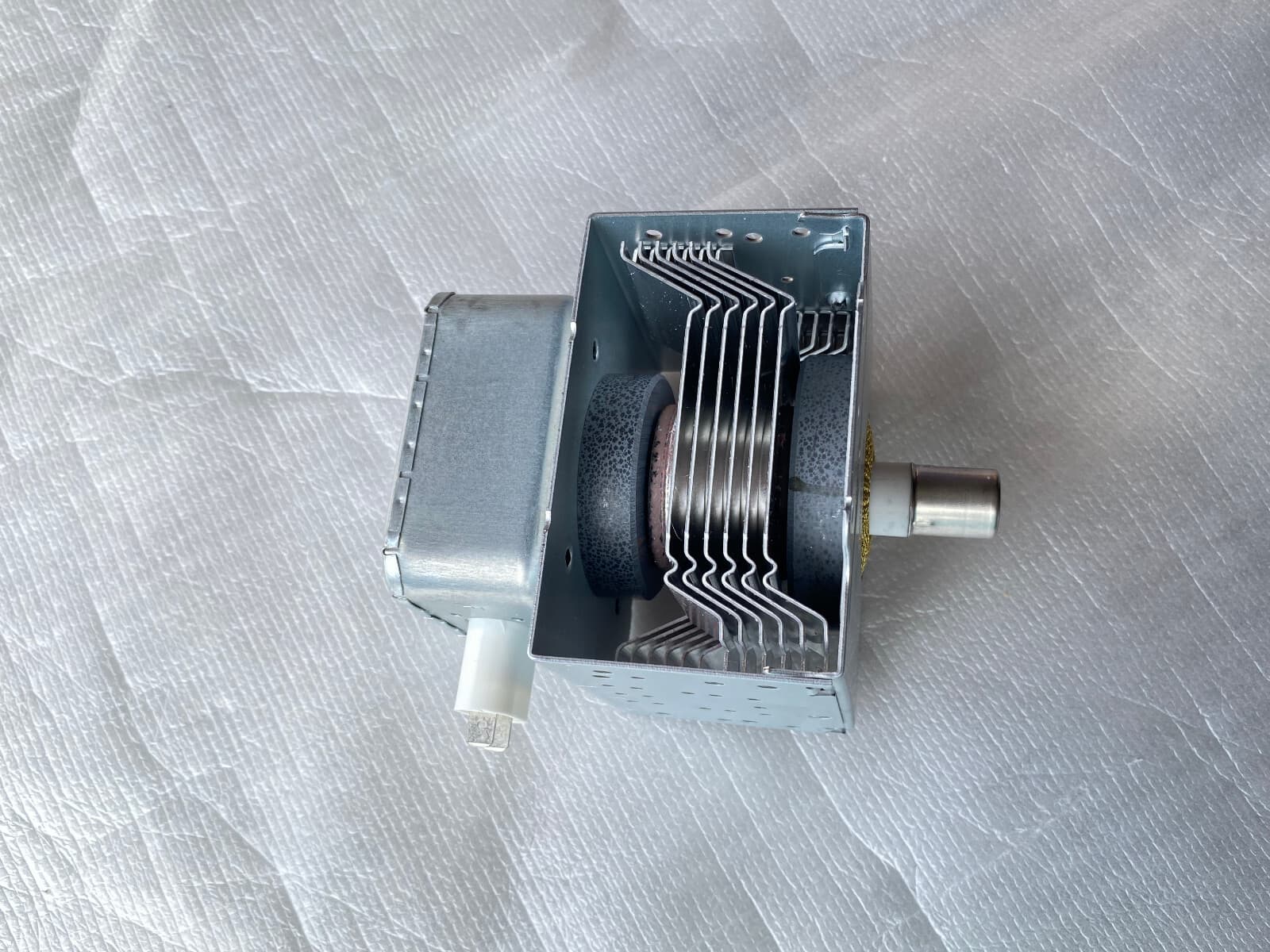 New Genuine GE Microwave  Magnetron WB26X23320 — thumbnail 2