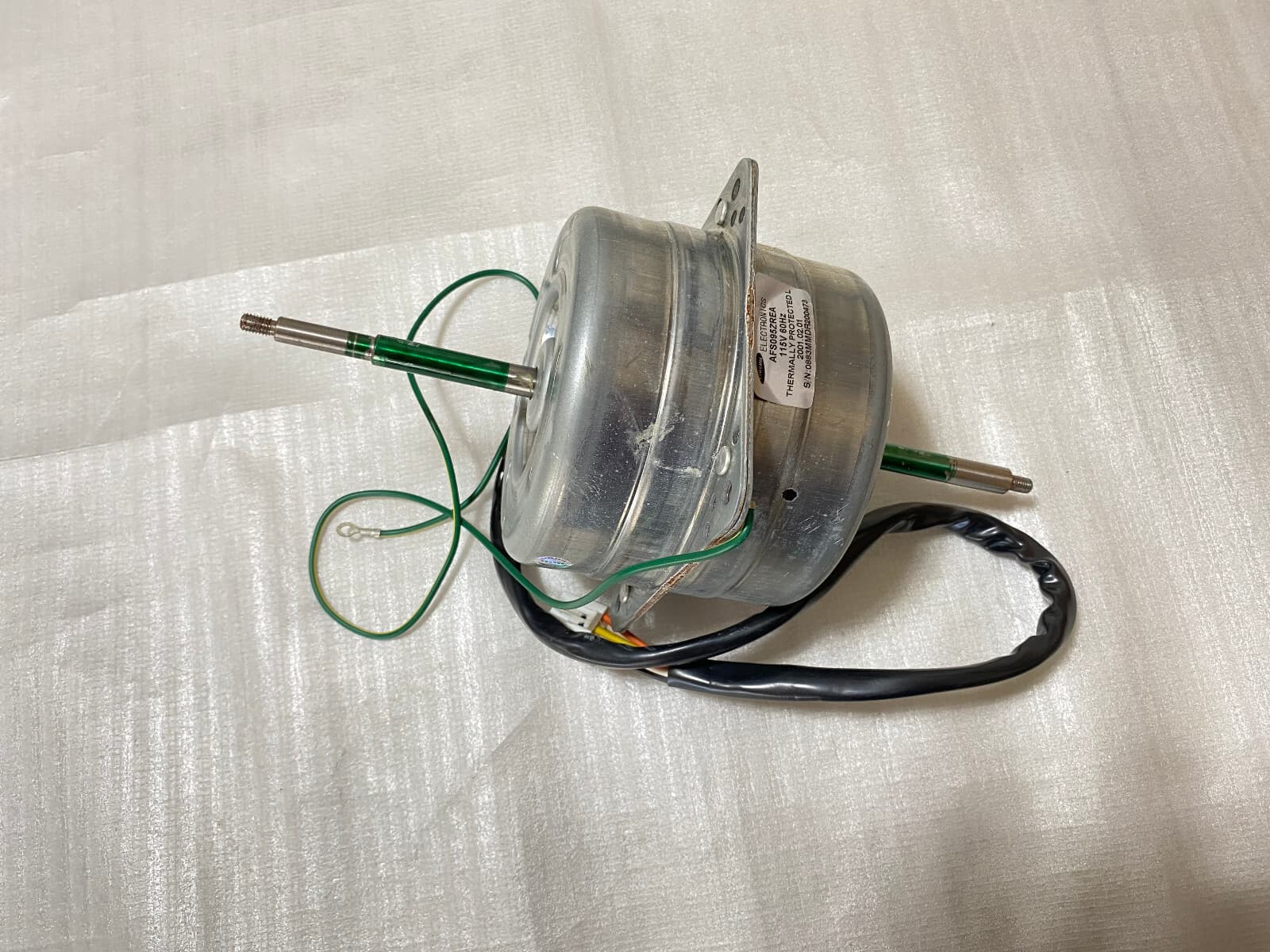New Genuine OEM GE Air Conditioner Outdoor Fan Motor WJ94X10120 — thumbnail 2