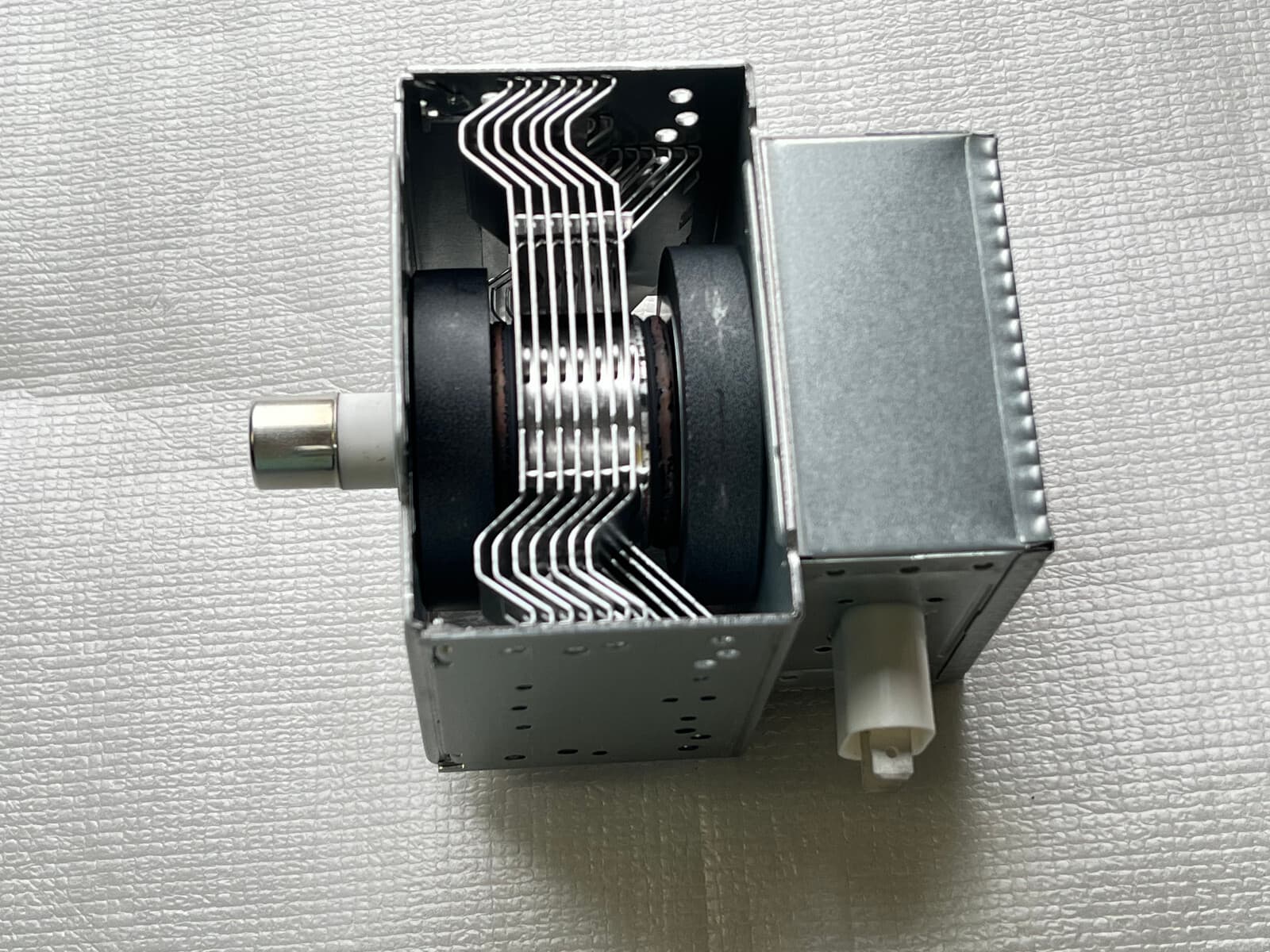 New Genuine GE Microwave Magnetron WB26X32629 — thumbnail 4