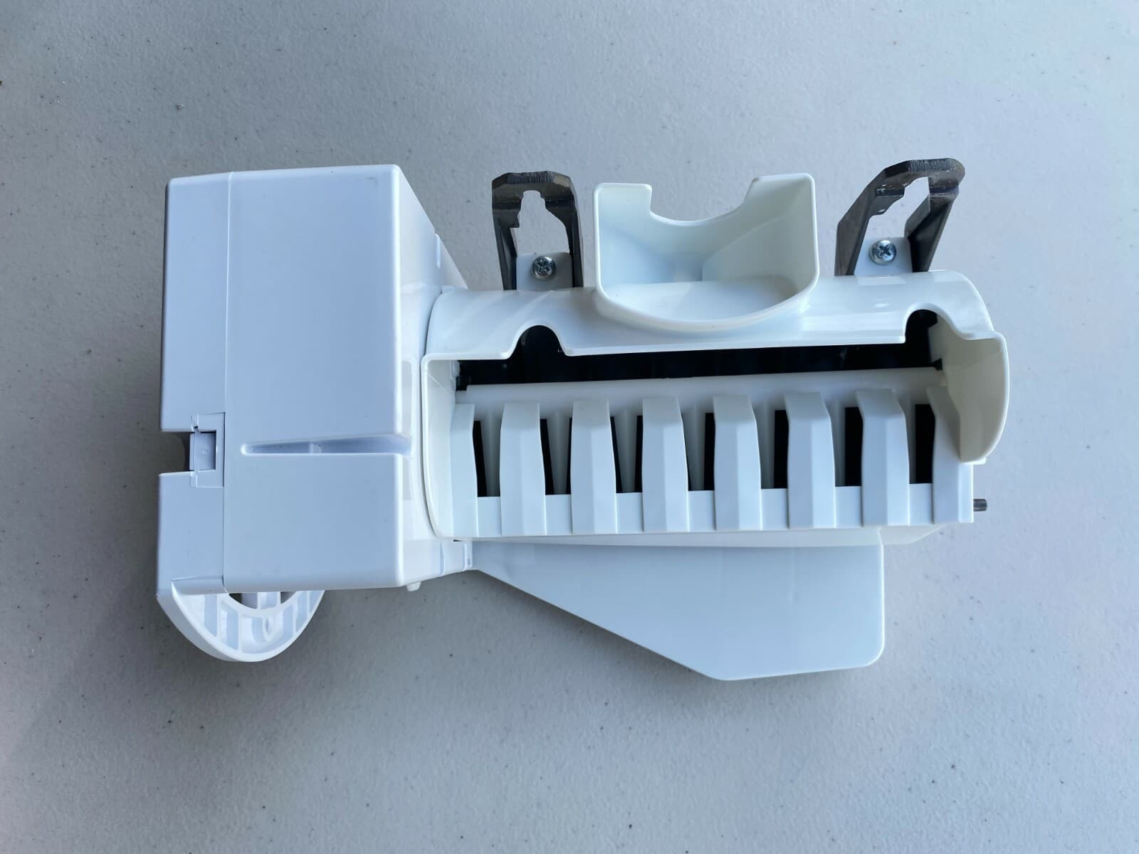 Genuine OEM GE Refrigerator Ice Maker CFCP1RKBA SS  WR30X28693 — thumbnail 3