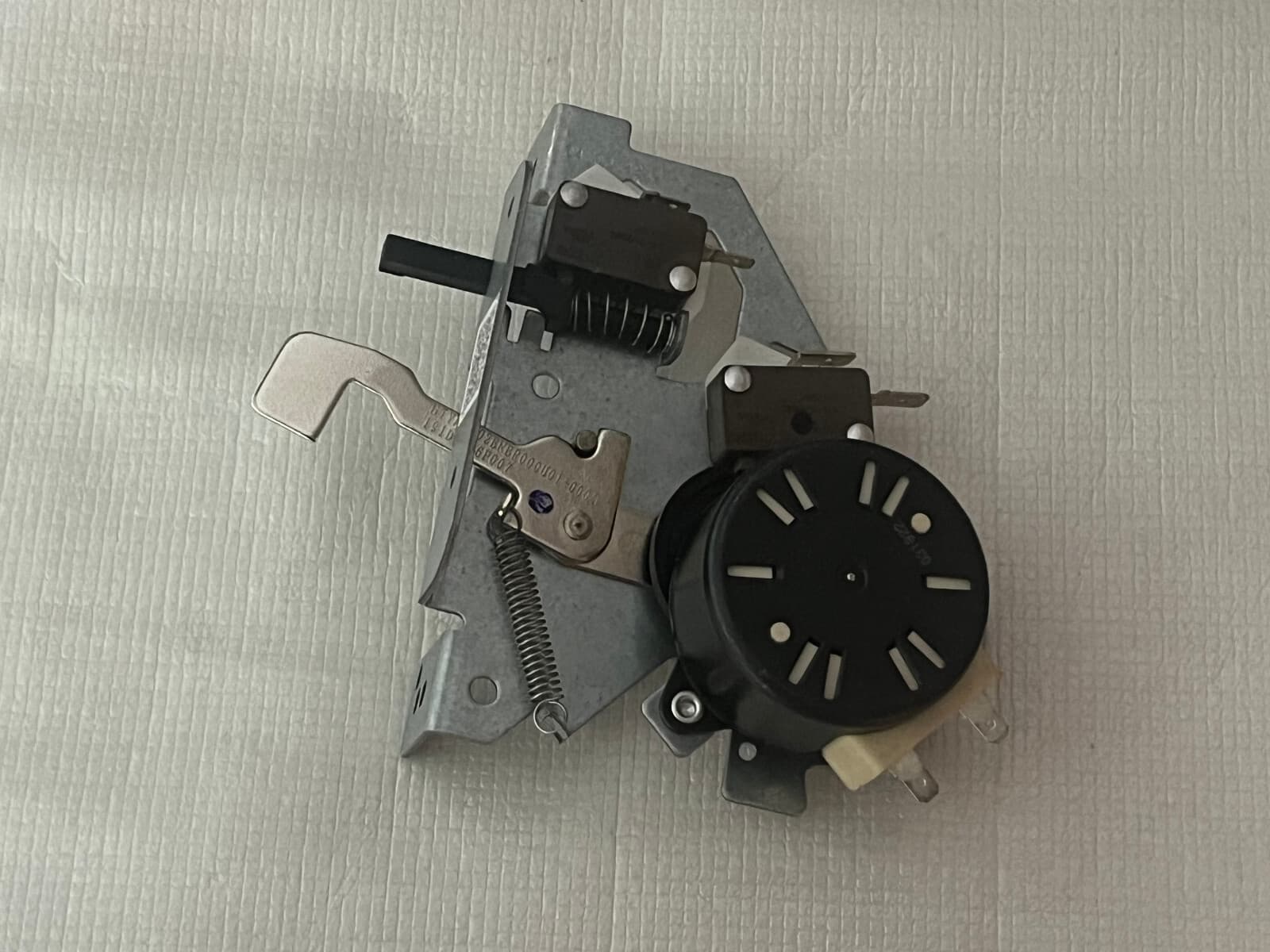 New Genuine GE Oven Latch Assembly CT9050EK4DS  WB10X28391 — thumbnail 6