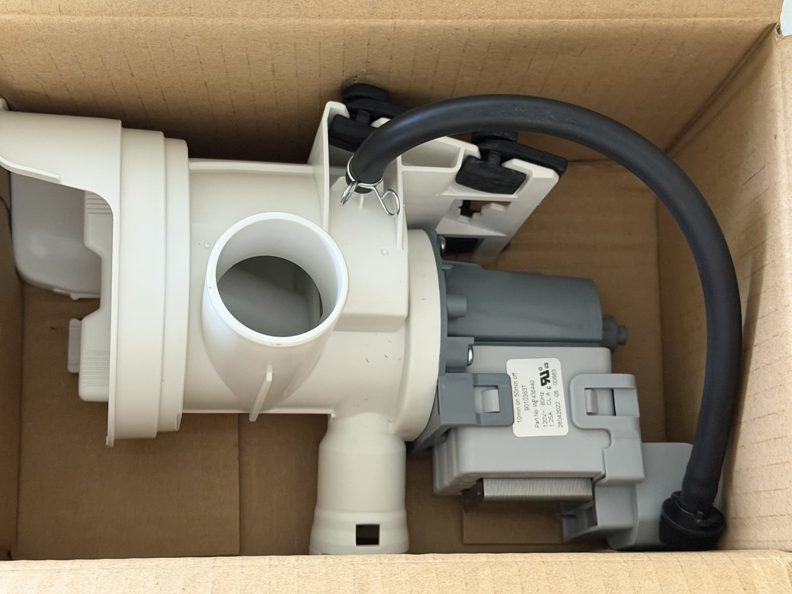 436440 00436440 Bosch Washer Drain Pump  New — thumbnail 6