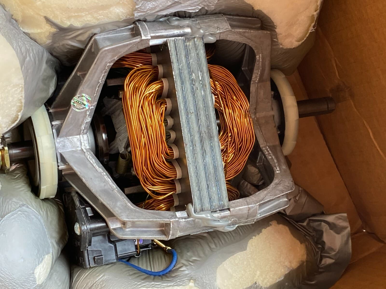 New Genuine OEM Frigidaire Dryer Drive Motor FEX831CS0 134196600 — thumbnail 2