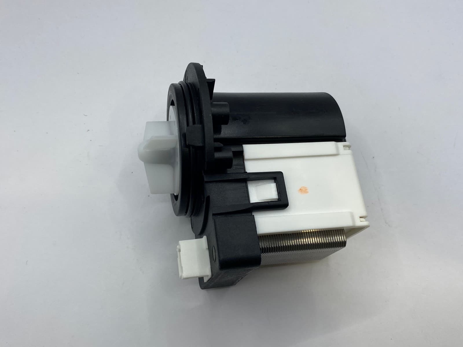 New Genuine OEM  Samsung Washer Drain Pump Assembly WF306LAW/XAA   DC31-00054A — thumbnail 10