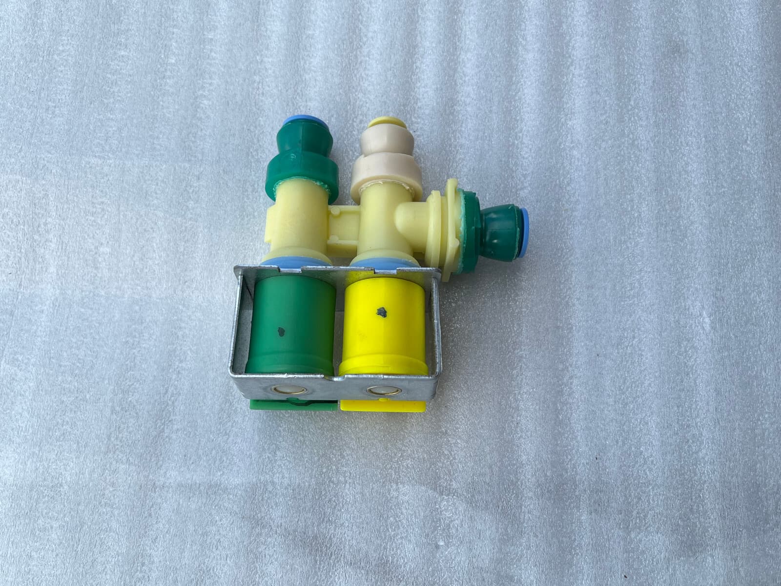 New Genuine Whirlpool Refrigerator Water Inlet Valve WPW10279866 W10279866 — thumbnail 3