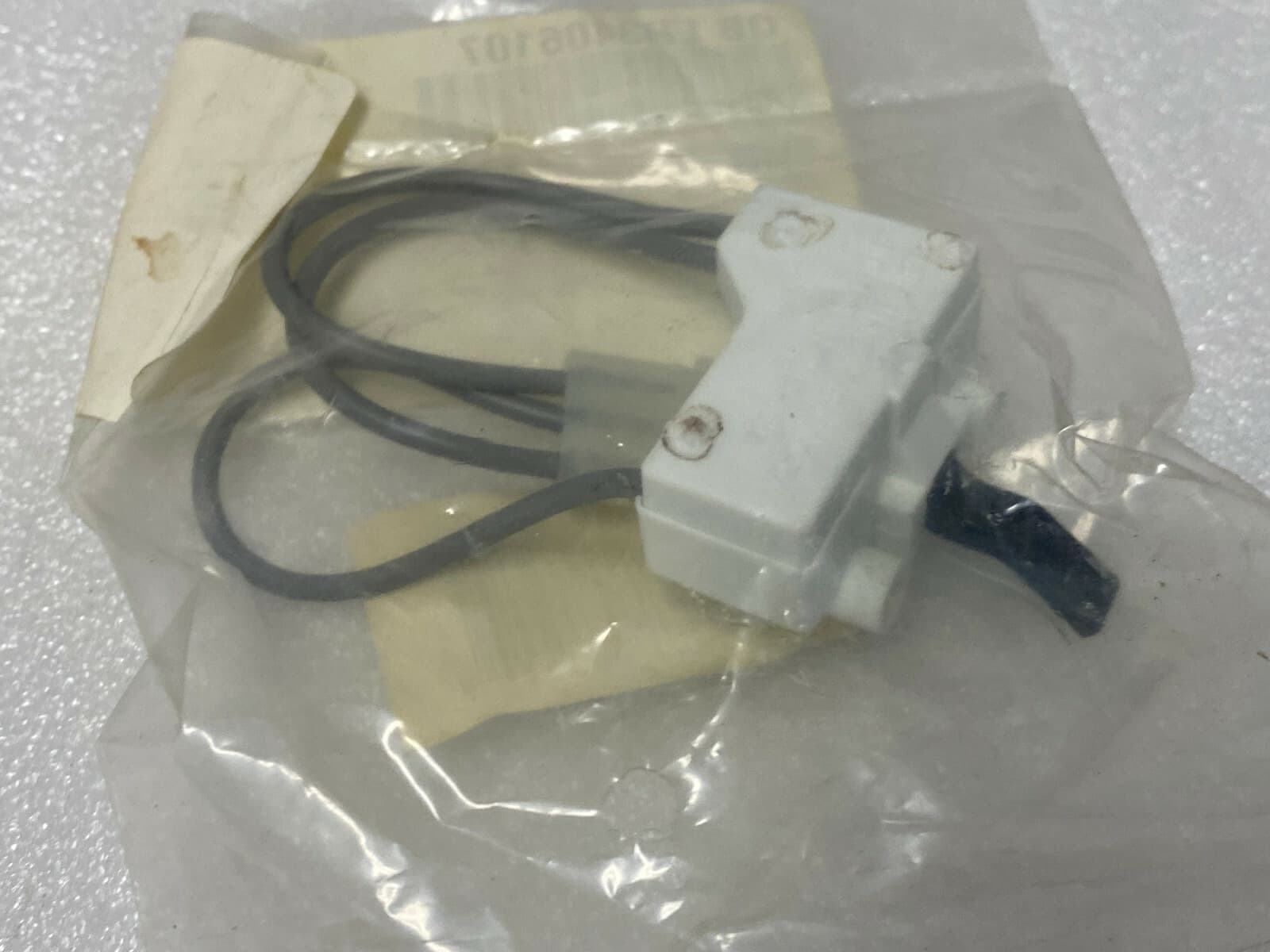 New Genuine OEM Whirlpool  Dryer Door Switch 3406107 — thumbnail 7