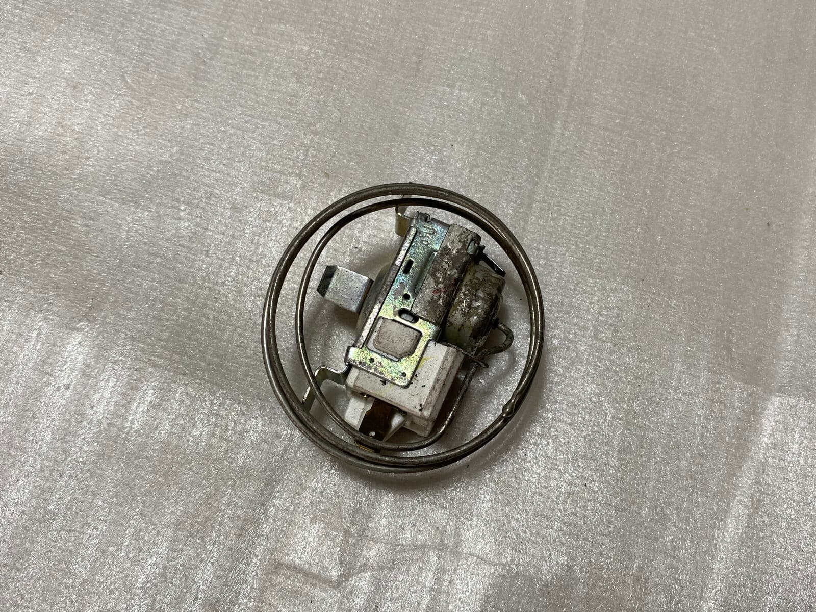 Genuine Frigidaire Refrigerator Temperature Control Thermostat 5304421256