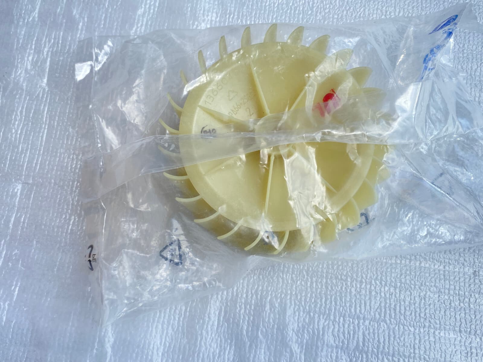 New Genuine Frigidaire Dryer Blower Wheel 136604401 — thumbnail 2
