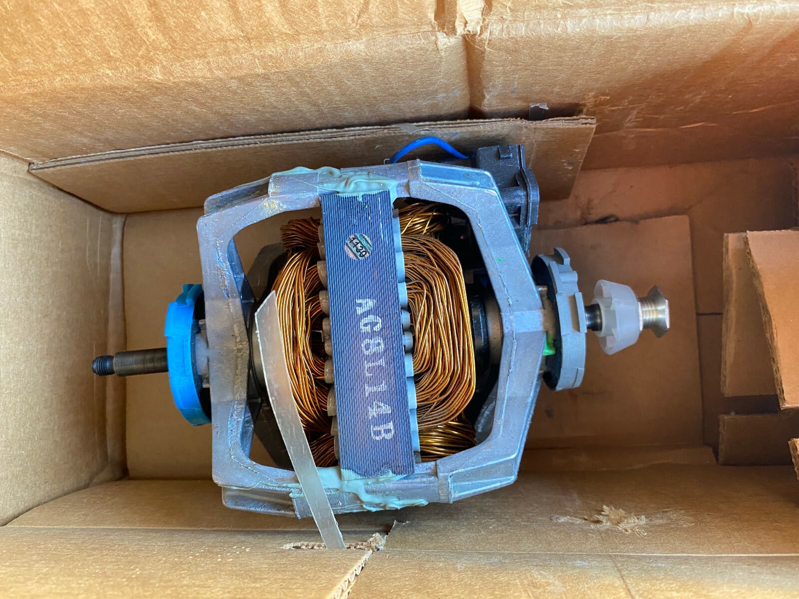 Genuine OEM Whirlpool  Dryer Drive Motor 8539558