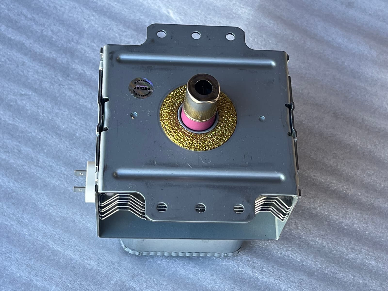 New Genuine Frigidaire Microwave Magnetron 5304464072 — thumbnail 2